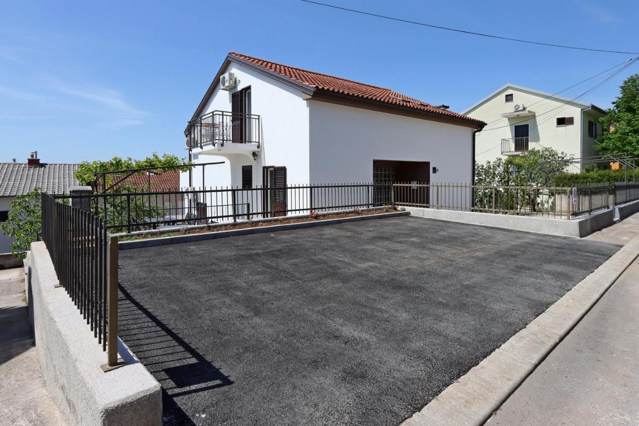 Apartments And Rooms With Parking Space Selce, Crikvenica - 2362 Bagian luar foto