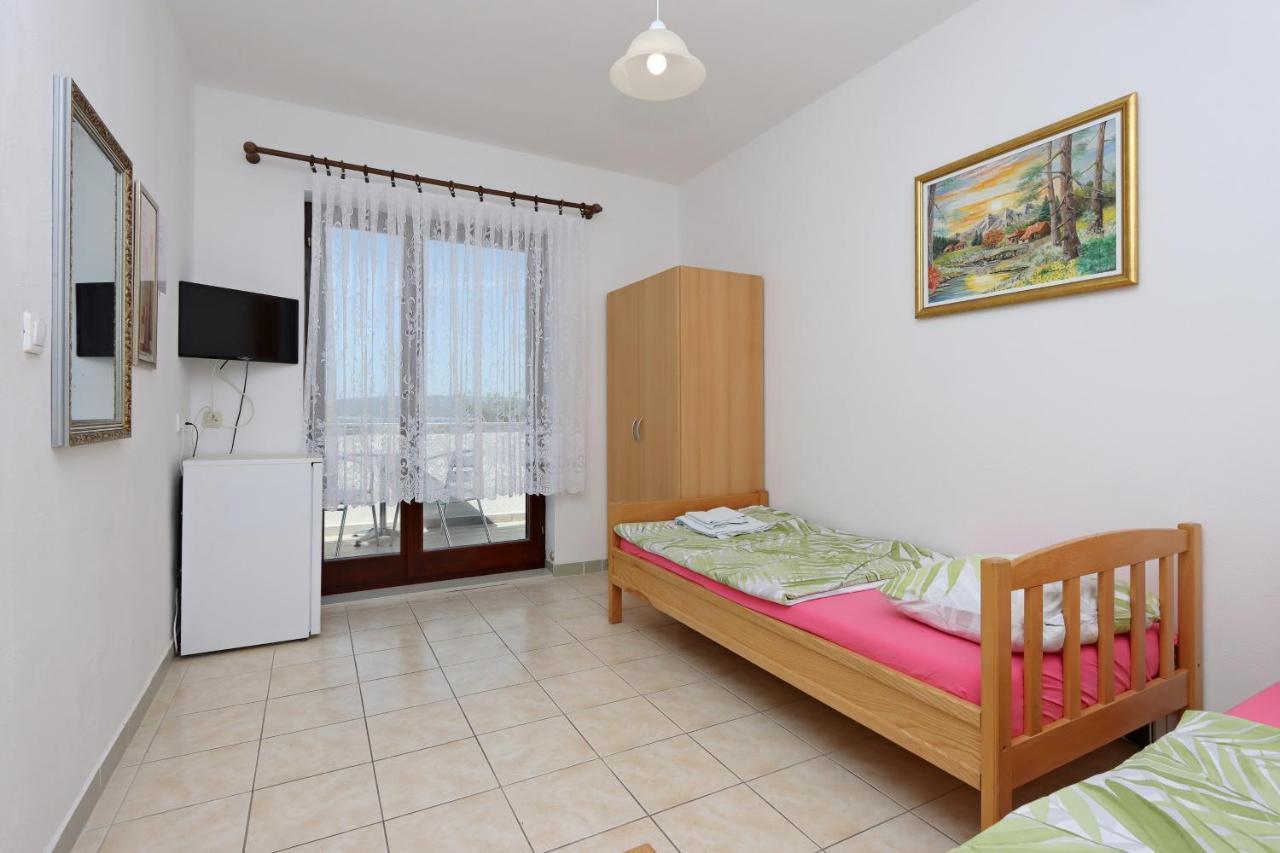 Apartments And Rooms With Parking Space Selce, Crikvenica - 2362 Bagian luar foto