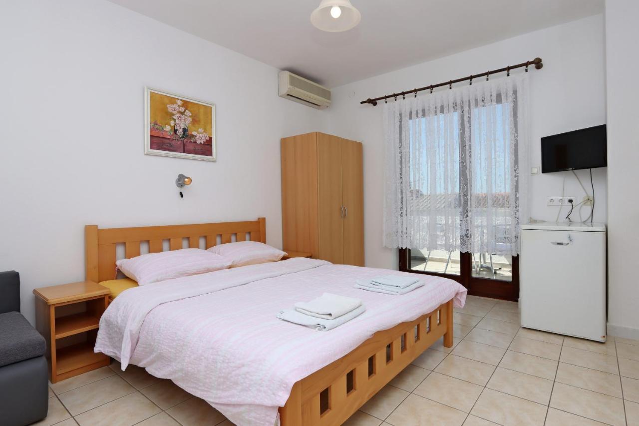 Apartments And Rooms With Parking Space Selce, Crikvenica - 2362 Bagian luar foto