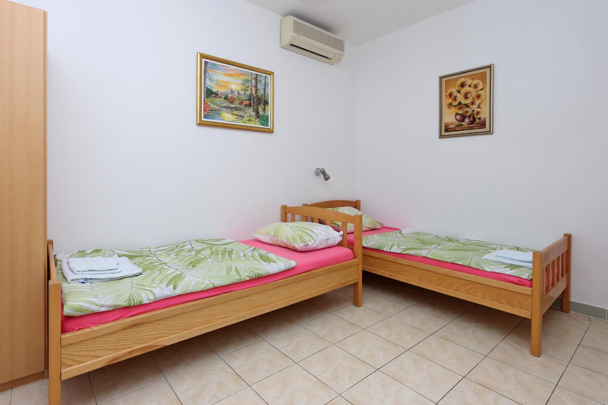 Apartments And Rooms With Parking Space Selce, Crikvenica - 2362 Ruang foto